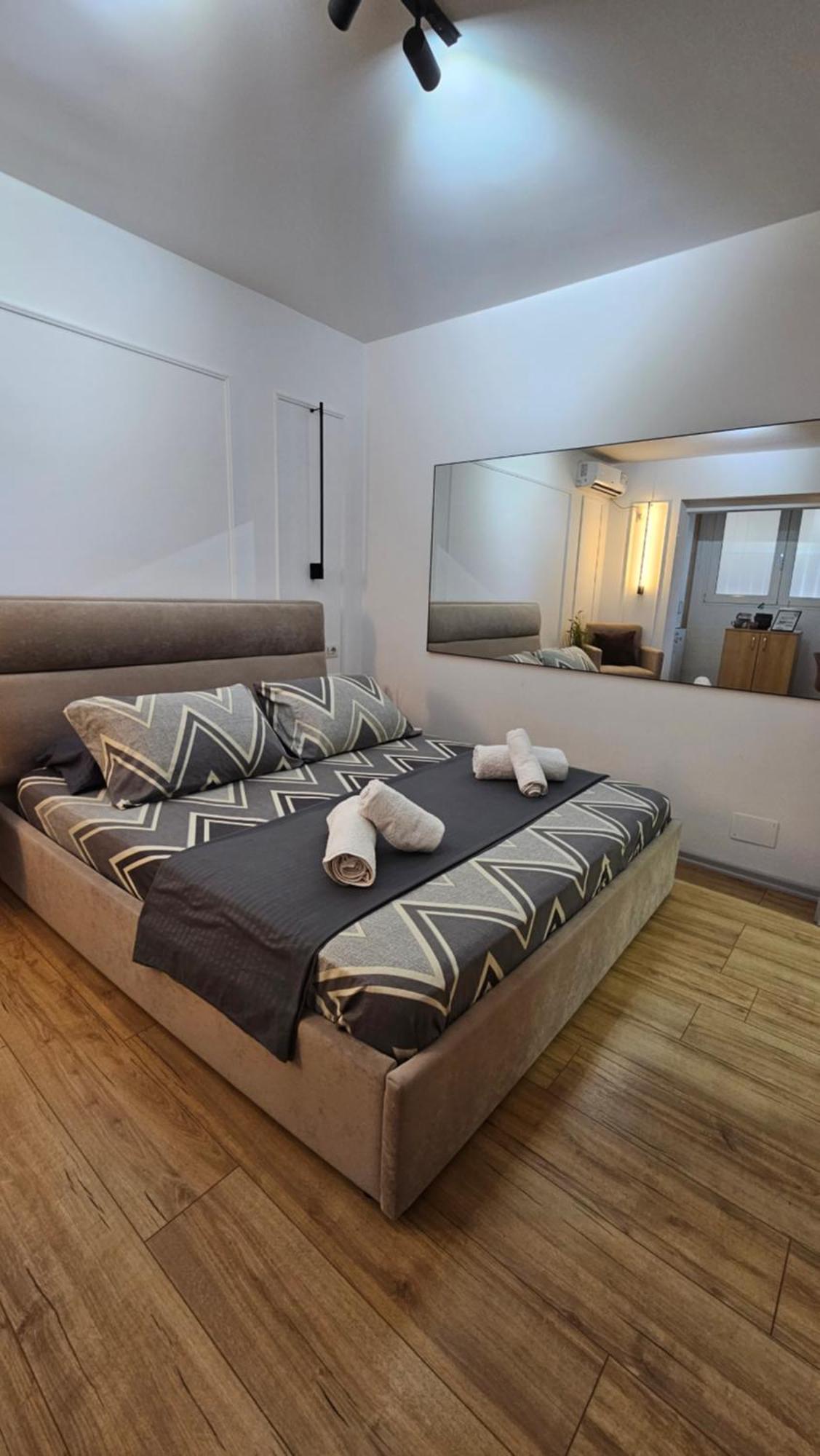 Coco'S Apartment Тирана Экстерьер фото